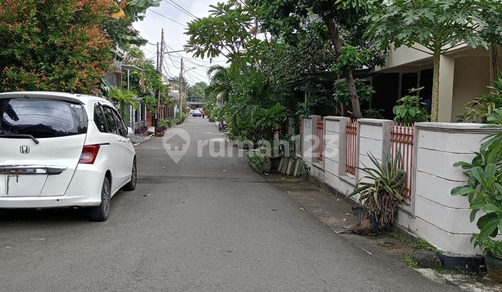 For Sale 2-Story Corner House in a Housing Complex 2
