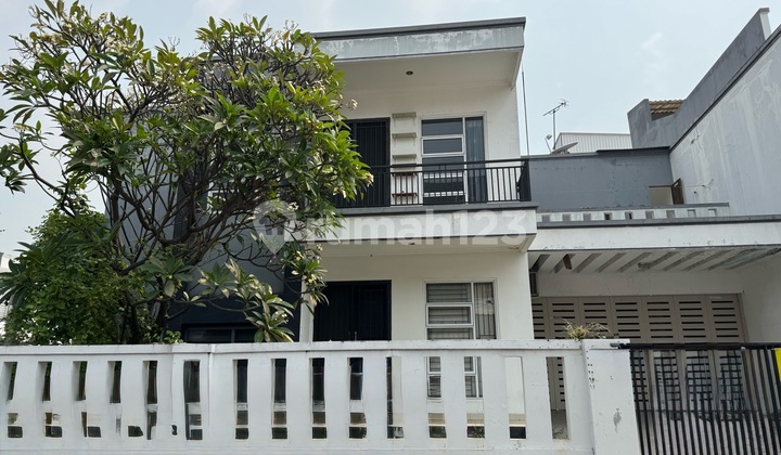For Sale 2-Story Corner House in Pegangsaan Dua 2