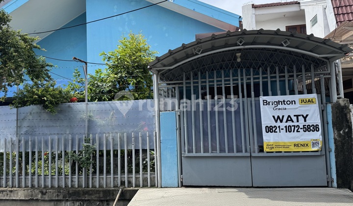 Rumah Pulogadung. Rangka Atap Baja Ringan. Tinggi 1 Mtr Dr Jalan