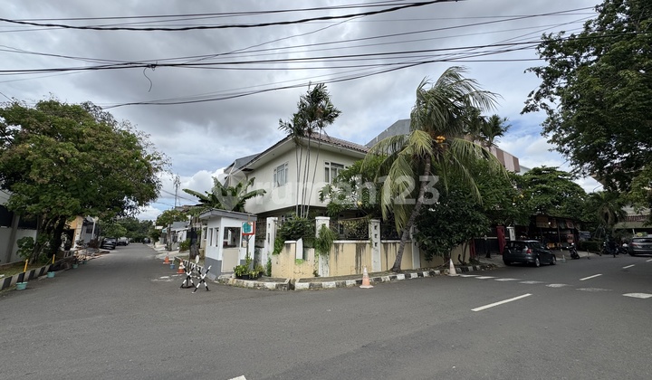 Rumah Hoek 2.5 Lantai di Pulomas. Dekat Sekolah dan Kantin.