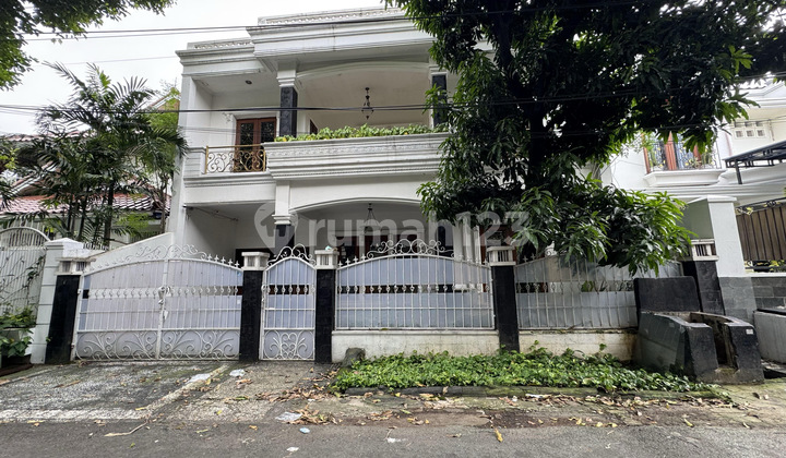 For Rent House in Rawamangun. 2.5 Floors, Comfortable House For Rent House in Rawamangun. 2.5 Floors, Comfortable House