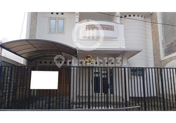 Rumah di Taman Seteran Barat Semarang 1