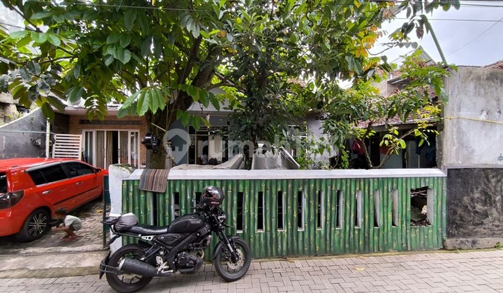 Strategic House Near Jombor & Magelang Street Ideal for Residence, Boarding, or Business Sinduadi, Mlati, Sleman