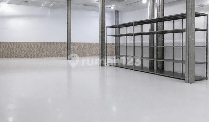 For Sale / For Rent: Strategic 1.5-Story Commercial Space on the Main Road of Magelang, Trasan, Bandongan, Magelang