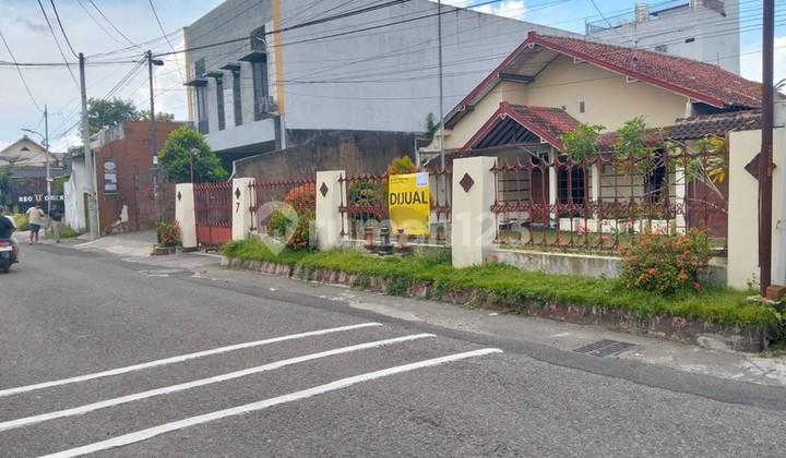 Dijual Rumah Halaman Luas di Jantung Kota Lokasi Premium Semaki, Umbulharjo, Yogyakarta Dijual Rumah Halaman Luas di Jantung Kota Lokasi Premium Semaki, Umbulharjo, Yogyakarta