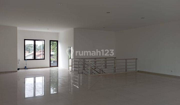 Dl. Disewakan Ruko 2 Lantai di Jl Mayjend Sutoyo 7