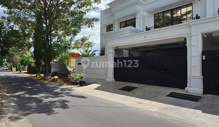 Rumah mewah dengan kolam renang, 15 menit ke Tugu Jogja 2