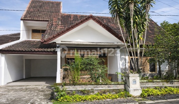 2-Story Strategic House Inside the Housing Complex, Only 5 Minutes to Sleman City Hall, Sariharjo, Ngaglik, Sleman