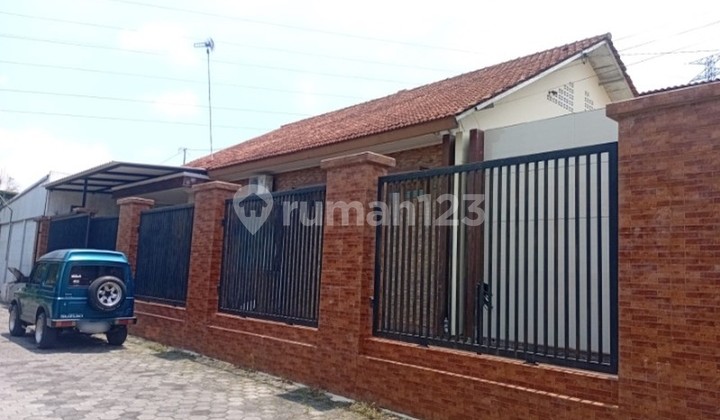 Charming &amp; Strategic Residence Spacious House in City Center Just 1 KM From Temanggung Square, Balerejo, Tlogomulyo