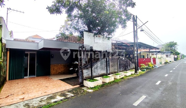 Spacious Strategic House Near Campus & Access to Godean Road, Banyuraden, Gamping, Sleman