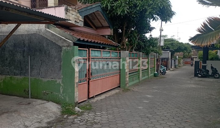 Hunian Idaman Keluarga Rumah Luas 359 Meter Persegi di Nogotirto, Sleman Siap Huni Hunian Idaman Keluarga Rumah Luas 359 Meter Persegi di Nogotirto, Sleman Siap Huni