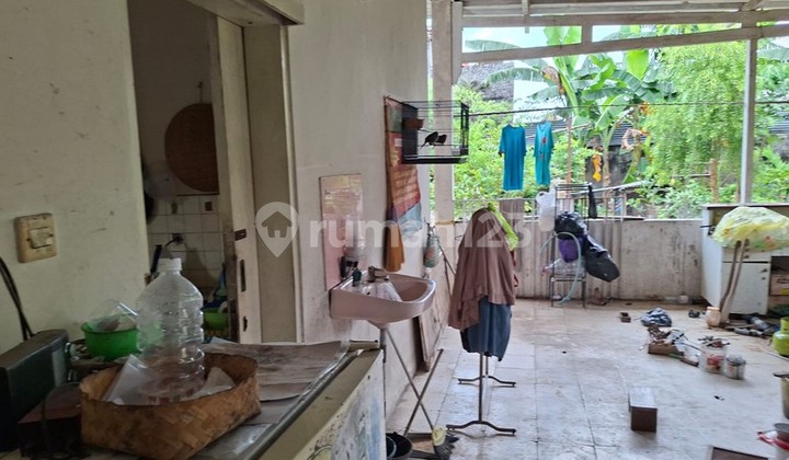 Grand House with 1,320 Square Meters of Land in Taman Siswa Area, Mergangsan, Yogyakarta 2