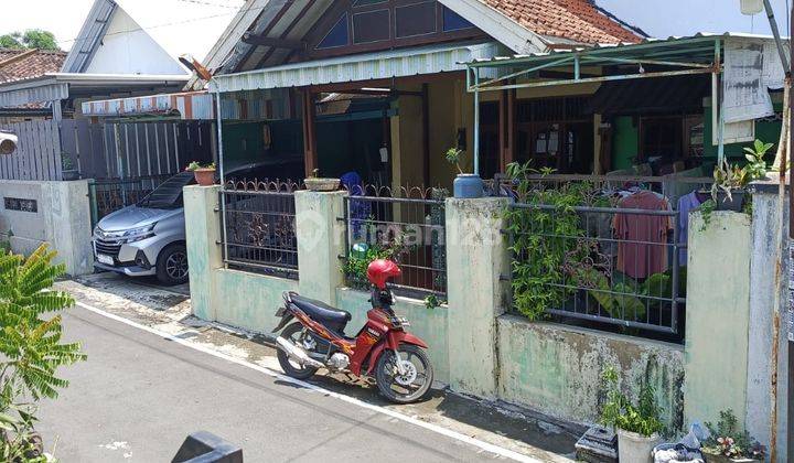 Rumah 4 Kamar Dekat Alun-alun Klaten Jawa Tengah 1