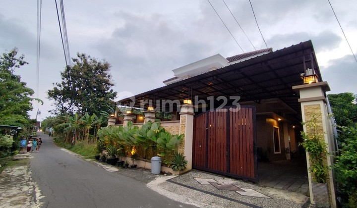 Villa Desain Elegan, Full Furnished Investasi Hunian Asri & Strategis di Barat Jogja, Balecatur, Gamping, Sleman