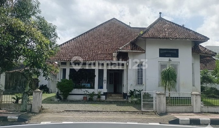 Rumah Heritage Mewah di Jalan Utama Pusat Kota Magelang Lahan Luas 1.365 Meter Persegi, Magelang Tengah