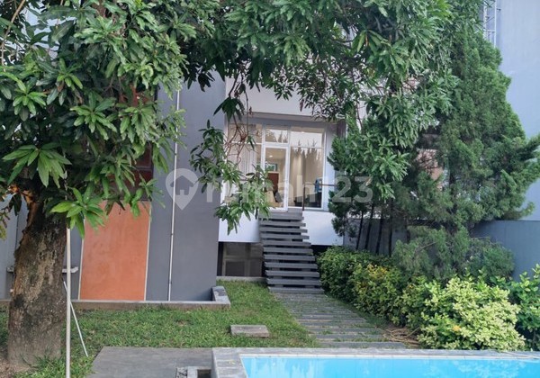 Luxury 3-Storey Residence in the Heart of the City, Steps from Ambarrukmo Plaza 2