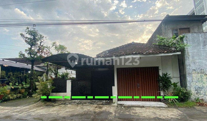 7-Bedroom House in a Premium Location Near Magelang Street, JCM, and UGM Yogyakarta 7-Bedroom House in a Premium Location Near Magelang Street, JCM, and UGM Yogyakarta
