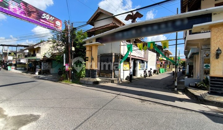 Passive Income Opportunity: Main House + 6-Room Boarding House Near UMY & Alma Ata Campus, Strategic Location in Tamantirto, Kasihan, Bantul