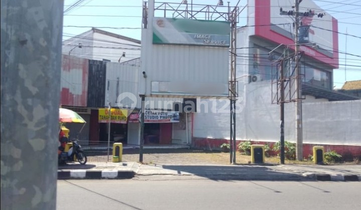 Strategic Shophouse on Main Road, Wates, Spacious 393 Square Meter Land, Suitable for Business & Investment, Wates, Kulonprogo 2