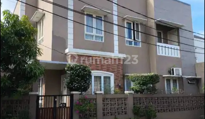 Nice Cool Ready to Use Nusa Loka House BSD City 2