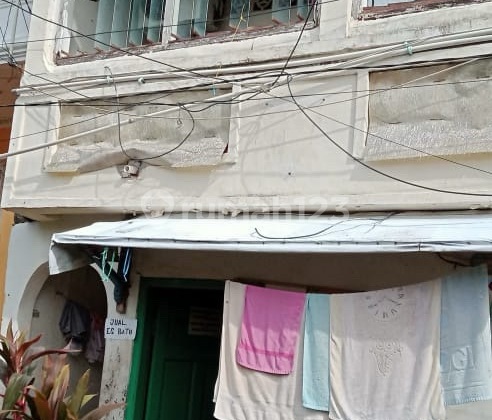 2-Storey House Divided into 4 Plots with Wooden Flooring 1