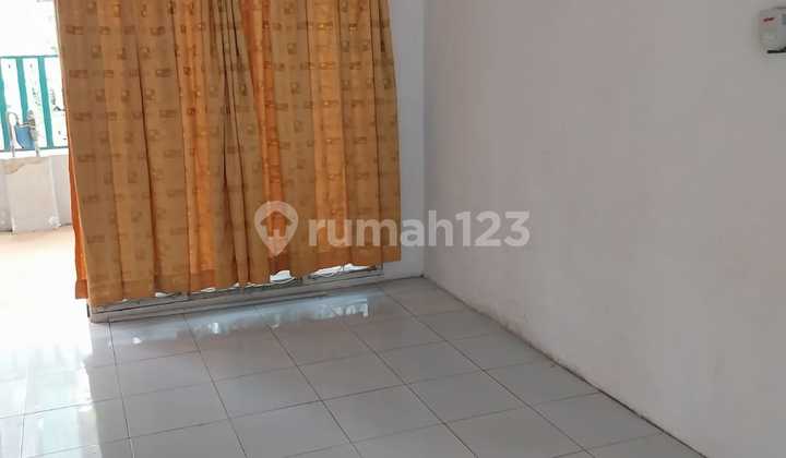Rumah Terawat 1.5 Lantai di Jalan Rajawali Timur, Cirebon Rumah Terawat 1.5 Lantai di Jalan Rajawali Timur, Cirebon