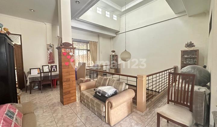 Rumah Hook Luas Terawat Siap Huni di Setra Duta 1