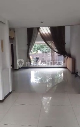 Rumah 2 Lantai Modern Dan Terawat di Gandapura Sayap Riau Bandung Rumah 2 Lantai Modern Dan Terawat di Gandapura Sayap Riau Bandung