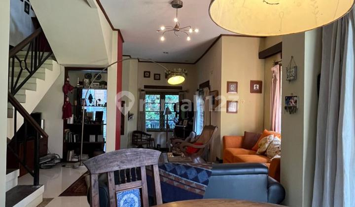 Rumah Bagus Terawat 2 Lantai di Cisitu, Dekat Kampung Padi