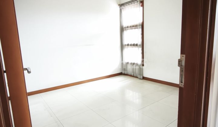 Rumah Luas 2 Lantai Siap Huni di Singgasana Pradana 2