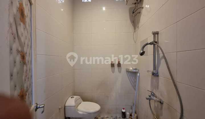 Rumah Classic Modern 2 Lantai Siap Huni di Komp. Taman Rafflesia 2