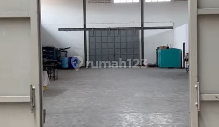 Ruang Usaha Luas di Moh Toha Bandung Cocok Untuk Gudang Ekspedisi