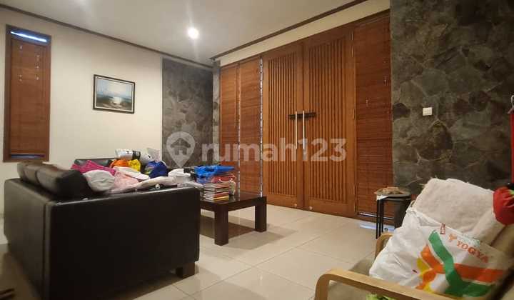 Rumah Posisi Hook di Sayap Jalan Garuda, Kota Bandung