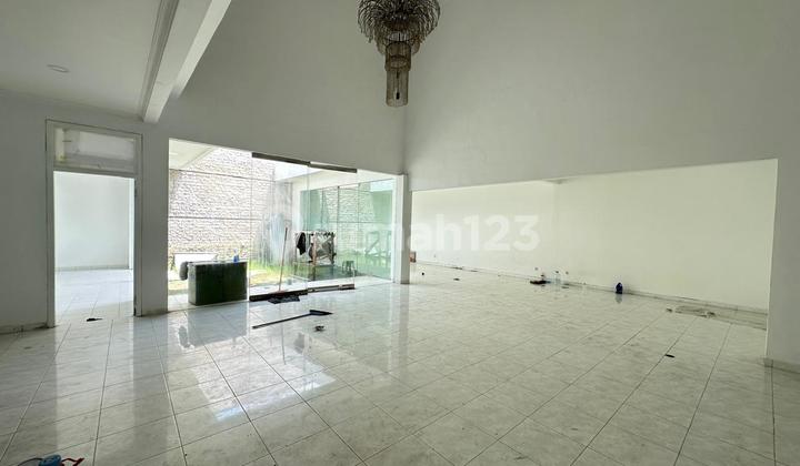 Rumah Luas Terawat di Komplek Taman Sakura Bandung Rumah Luas Terawat di Komplek Taman Sakura Bandung