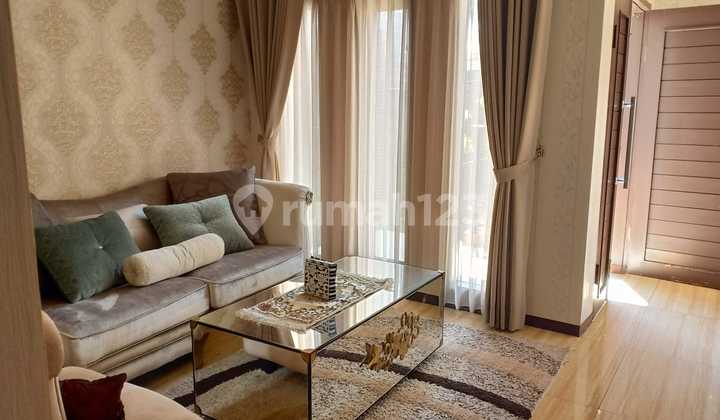 Rumah Mewah Split Level Dengan Kolam Renang di Setramurni Bandung