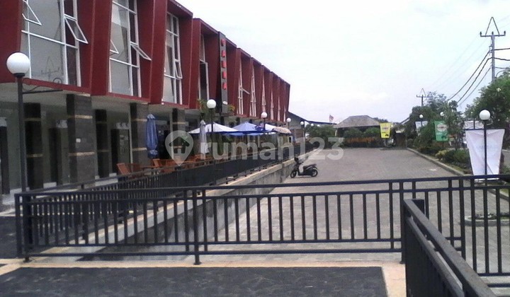 Ready to Occupy 2.5-Story Well-Maintained Shop House, Strategic Location in Nusa Dua, Bali