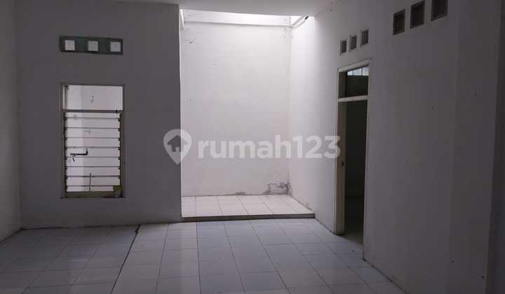 Rumah Terawat 1 Setengah Lantai di Jalan Rajawali Timur Cirebon Rumah Terawat 1 Setengah Lantai di Jalan Rajawali Timur Cirebon