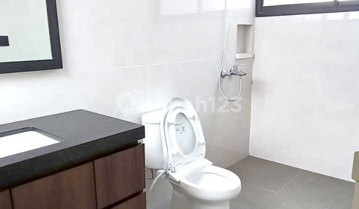 Rumah Lux Baru Semi Furnish di Setiabudi Regency 2