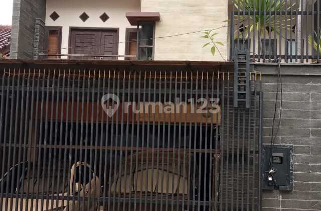 Luxury Split Level House with Swimming Pool in Setramurni Bandung 2