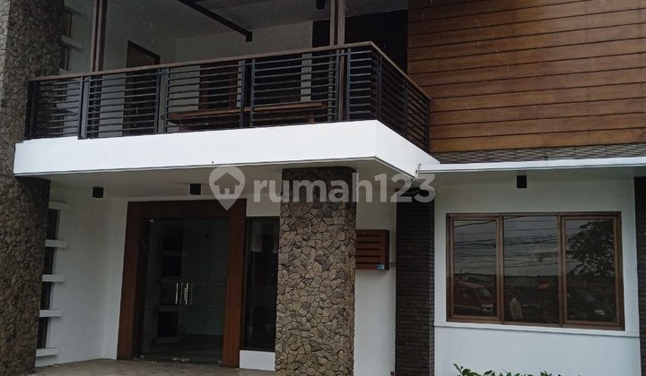 Pusat Kota Bisnis Komersial, Rumah Terusan Jalan Jakarta Bandung 1
