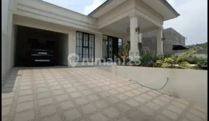 Luxury American Classic Style House in Setiabudi Regency Bandung 2