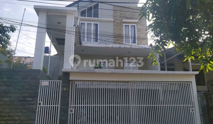 Rumah Gaya Skandinavian Full Furnished di Ujung Berung Bandung