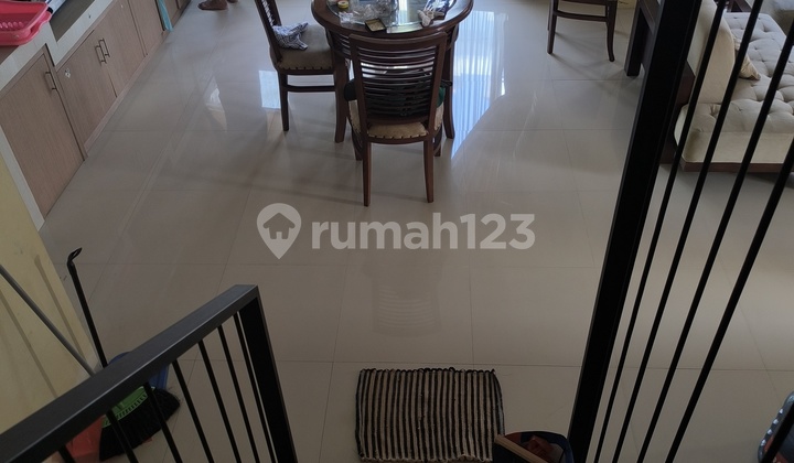 Rumah Bagus Kuldesak Semi Furnished di Cigadung Dago 2