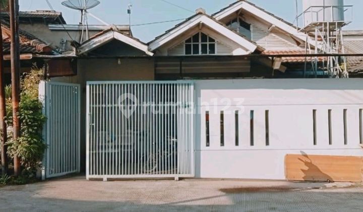 Well-Maintained House in Taman Cibaduyut Indah, Bandung 1