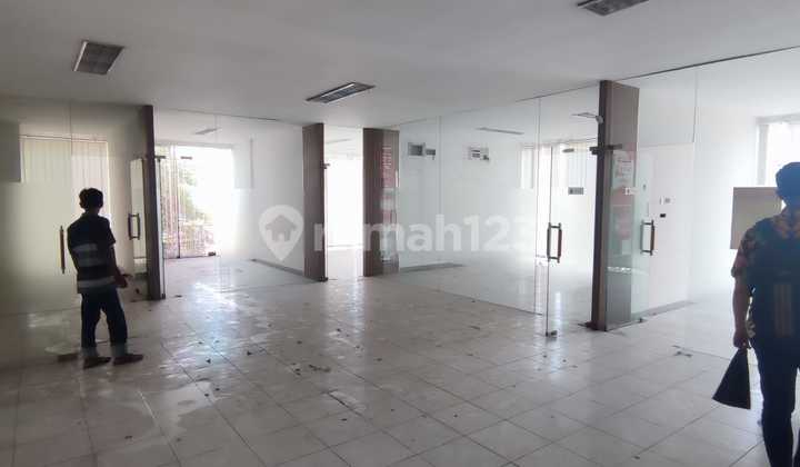 Front Building of Pekalongan Station Jl Gajah Mada 2