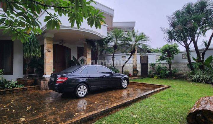 Dijual Rumah Siap Huni Dengan Halaman Yang Luas di Pondok Indah 1