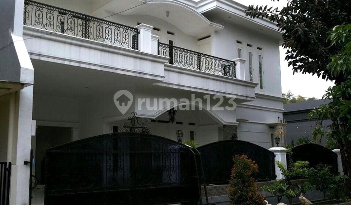 Luxury House Price Drop with Pool in Bintaro Sector 3 Luxury House Price Drop with Pool in Bintaro Sector 3