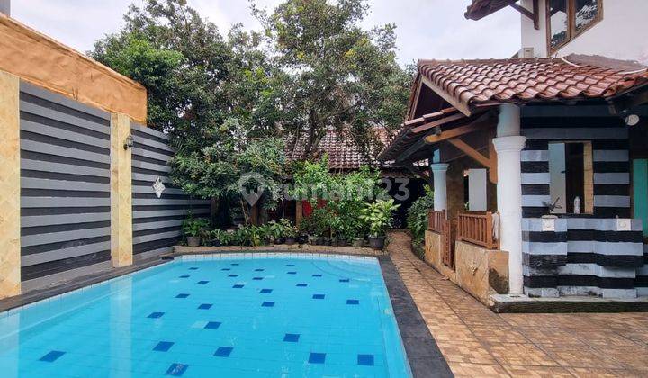 Dijual Rumah Siap Huni Terdapat Kolam Renang di Villa Bintaro Indah 1