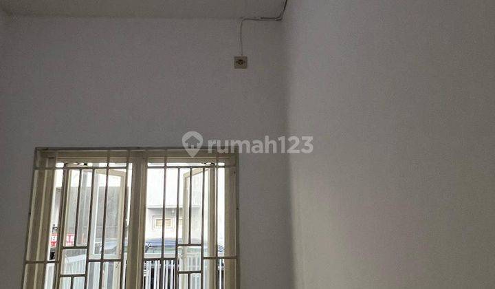 Rumah 2 Lantai Kutisari Utara, Surabaya Selatan, Strategis 2