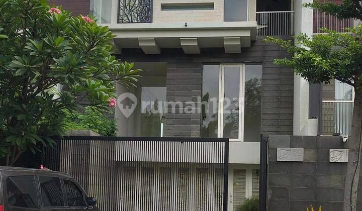 Rumah Baru Mewah 3 Lantai Grand Peninsula Park, Surabaya Timur Lingkungan Perumahan Mewah & Asri
